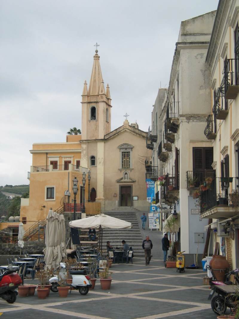 VisitsItaly.com - Region of Sicily - Pictures of Lipari